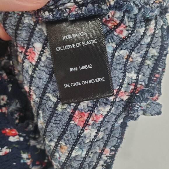 TORRID Womens Top 1X Crop Navy‎ Floral Challis Smocked Square Neck Plus Strappy - Picture 8 of 11